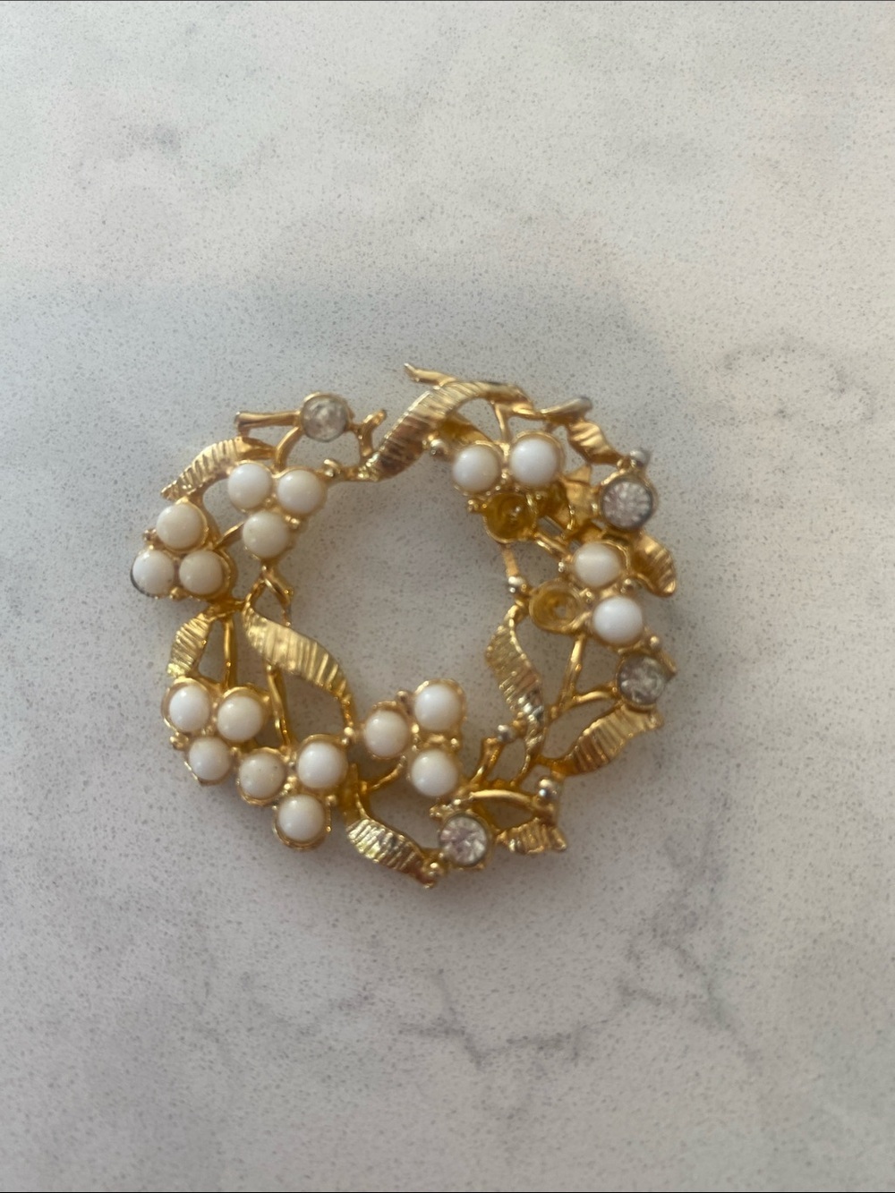 VINTAGE Gold Pearl Wreath Brooch